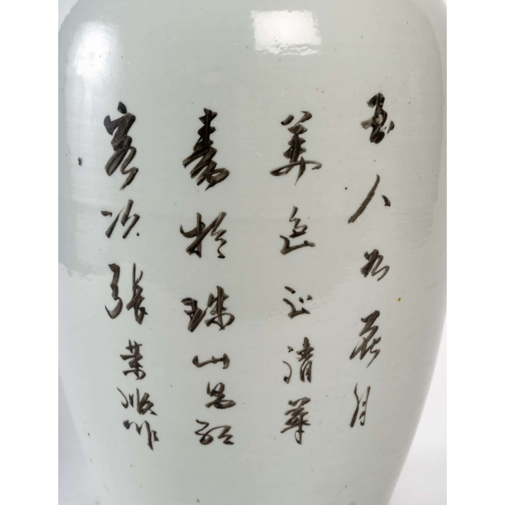 Vase en porcelaine de chine , période république (1912-1949) | Biron Vase en porcelaine de chine , période république (1912-1949)