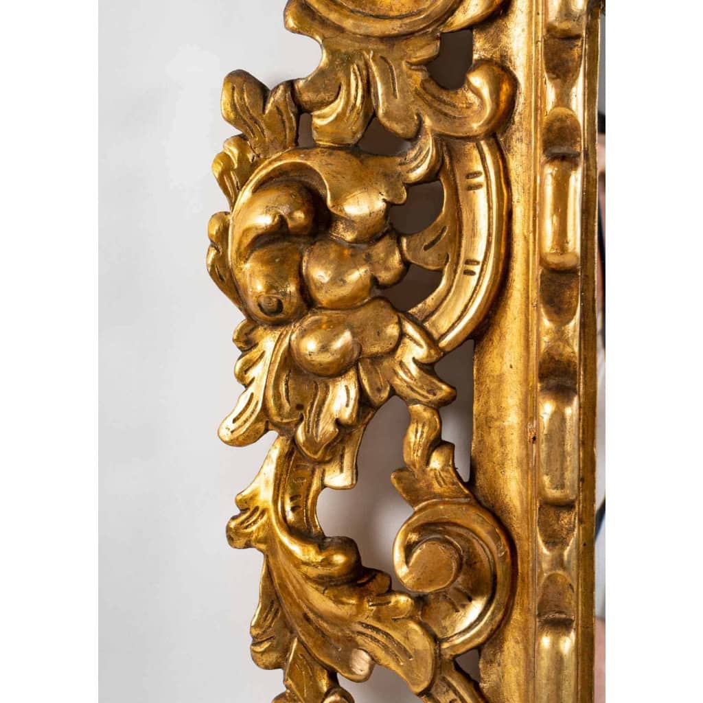 Miroir italien en bois sculpté et doré, XIXème siècle | Biron Miroir italien en bois sculpté et doré, XIXème siècle