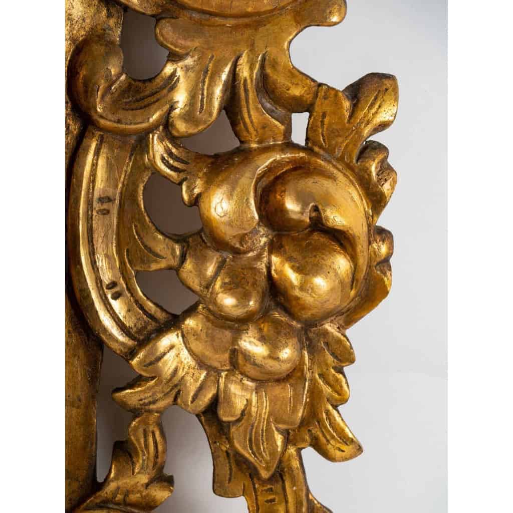 Miroir italien en bois sculpté et doré, XIXème siècle | Biron Miroir italien en bois sculpté et doré, XIXème siècle