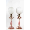 Rare paire de lampes à pétrol en opaline Overlay et globes en opalines de Baccarat, 1840-1860 | Biron |||||||