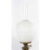 Rare paire de lampes à pétrol en opaline Overlay et globes en opalines de Baccarat, 1840-1860 | Biron Rare paire de lampes à pétrol en opaline Overlay et globes en opalines de Baccarat, 1840-1860