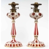 Rare paire de lampes à pétrol en opaline Overlay et globes en opalines de Baccarat, 1840-1860 | Biron Rare paire de lampes à pétrol en opaline Overlay et globes en opalines de Baccarat, 1840-1860