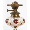 Rare paire de lampes à pétrol en opaline Overlay et globes en opalines de Baccarat, 1840-1860 | Biron Rare paire de lampes à pétrol en opaline Overlay et globes en opalines de Baccarat, 1840-1860