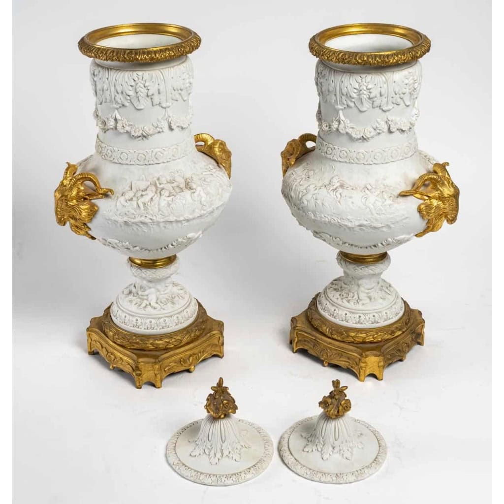 Paire de vases en Biscuit fin XIXè siècle | Biron Paire de vases en Biscuit fin XIXè siècle