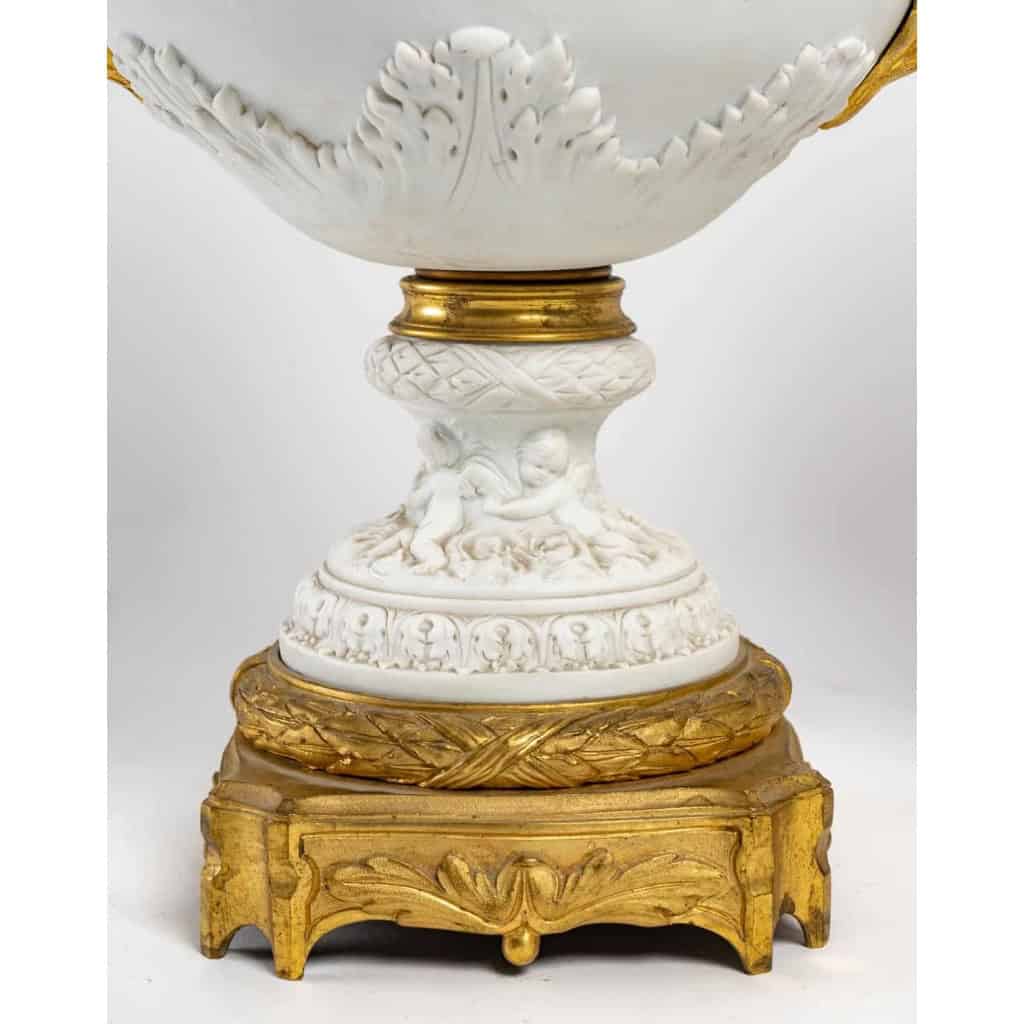 Paire de vases en Biscuit fin XIXè siècle | Biron Paire de vases en Biscuit fin XIXè siècle