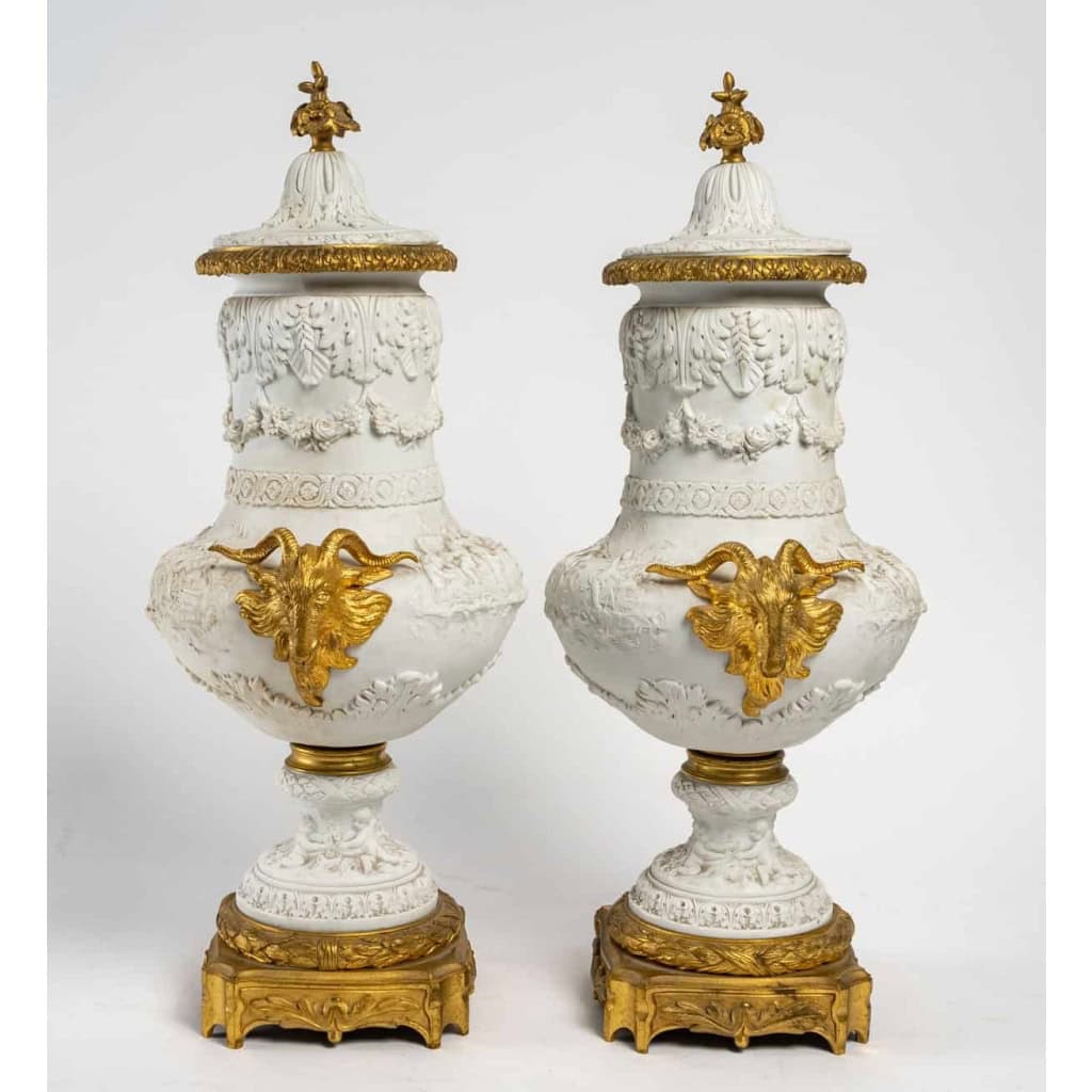 Paire de vases en Biscuit fin XIXè siècle | Biron Paire de vases en Biscuit fin XIXè siècle