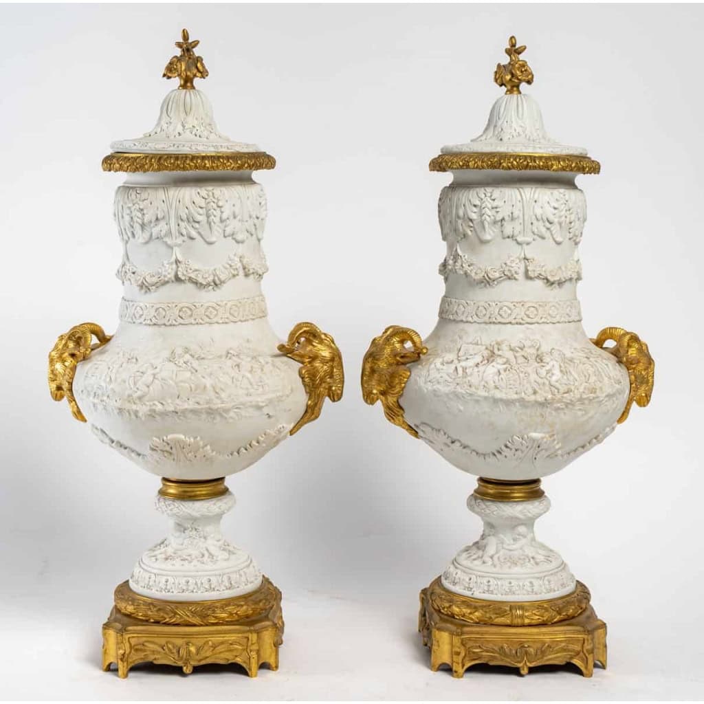 Paire de vases en Biscuit fin XIXè siècle | Biron Paire de vases en Biscuit fin XIXè siècle