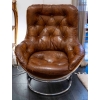 Michel Cadestin, Fauteuil Karaté en fibre de verre et cuir, années 1970 | Biron Michel Cadestin, Fauteuil Karaté en fibre de verre et cuir, années 1970