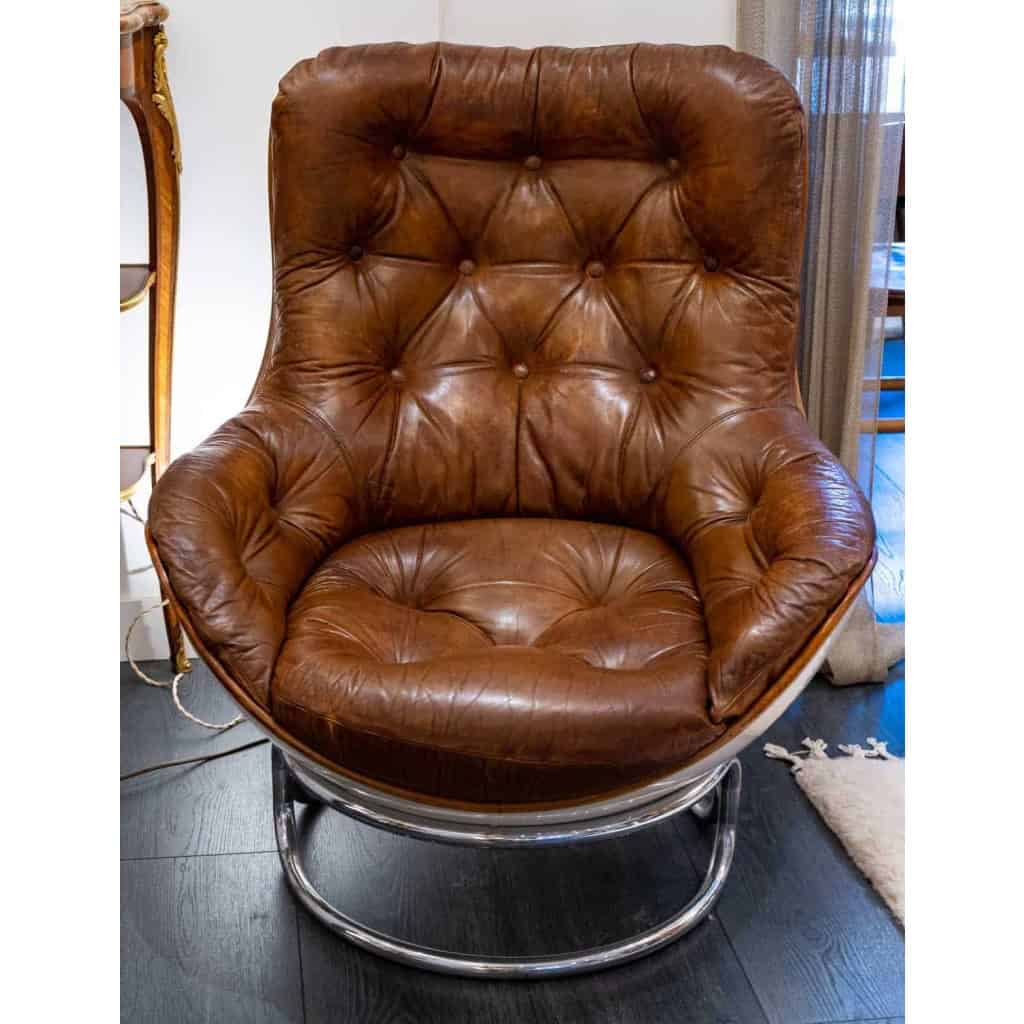 Michel Cadestin, Fauteuil Karaté en fibre de verre et cuir, années 1970 | Biron Michel Cadestin, Fauteuil Karaté en fibre de verre et cuir, années 1970