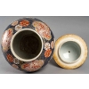 Grand vase en porcelaine à riche décor Imari | Biron Grand vase en porcelaine à riche décor Imari