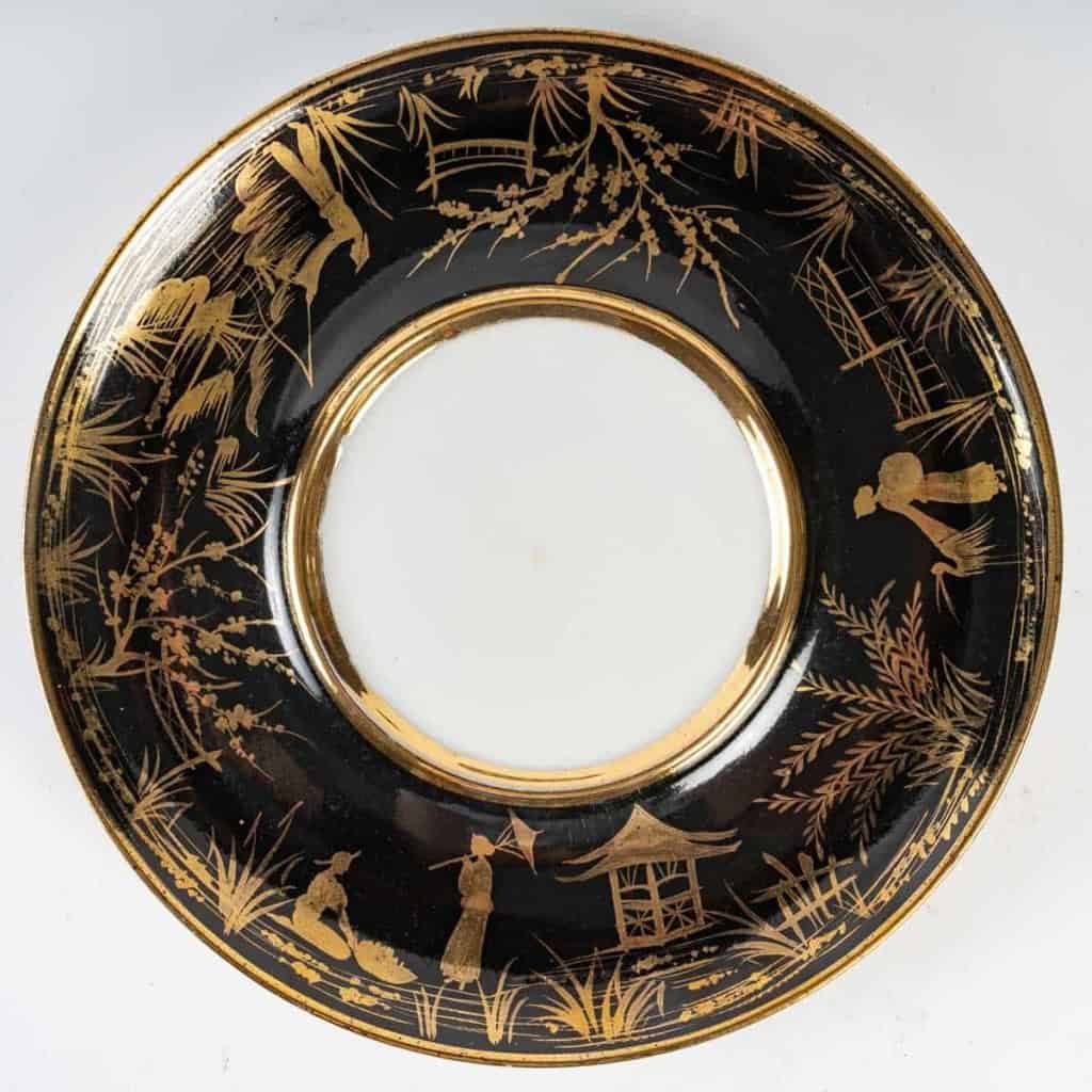 Bonbonnière au chinois, Le Tallec 1930-1935 | Biron Bonbonnière au chinois, Le Tallec 1930-1935