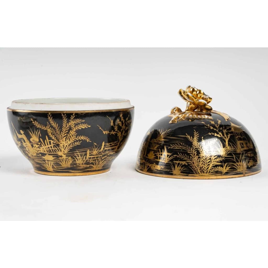 Bonbonnière au chinois, Le Tallec 1930-1935 | Biron Bonbonnière au chinois, Le Tallec 1930-1935