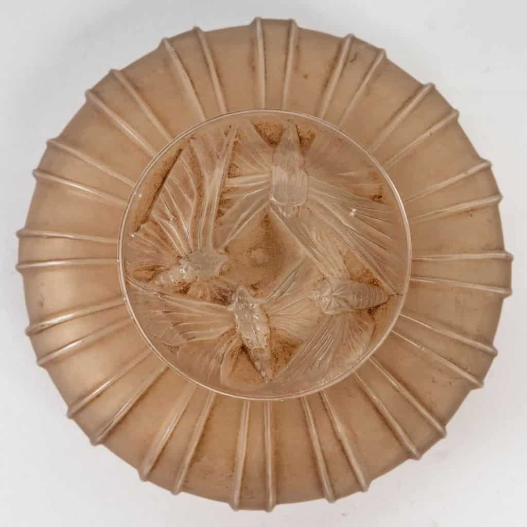 Flacon « A Côtes Bouchon Papillons » verre blanc patiné sépia de René LALIQUE | Biron Flacon "A Côtes Bouchon Papillons" verre blanc patiné sépia de René LALIQUE