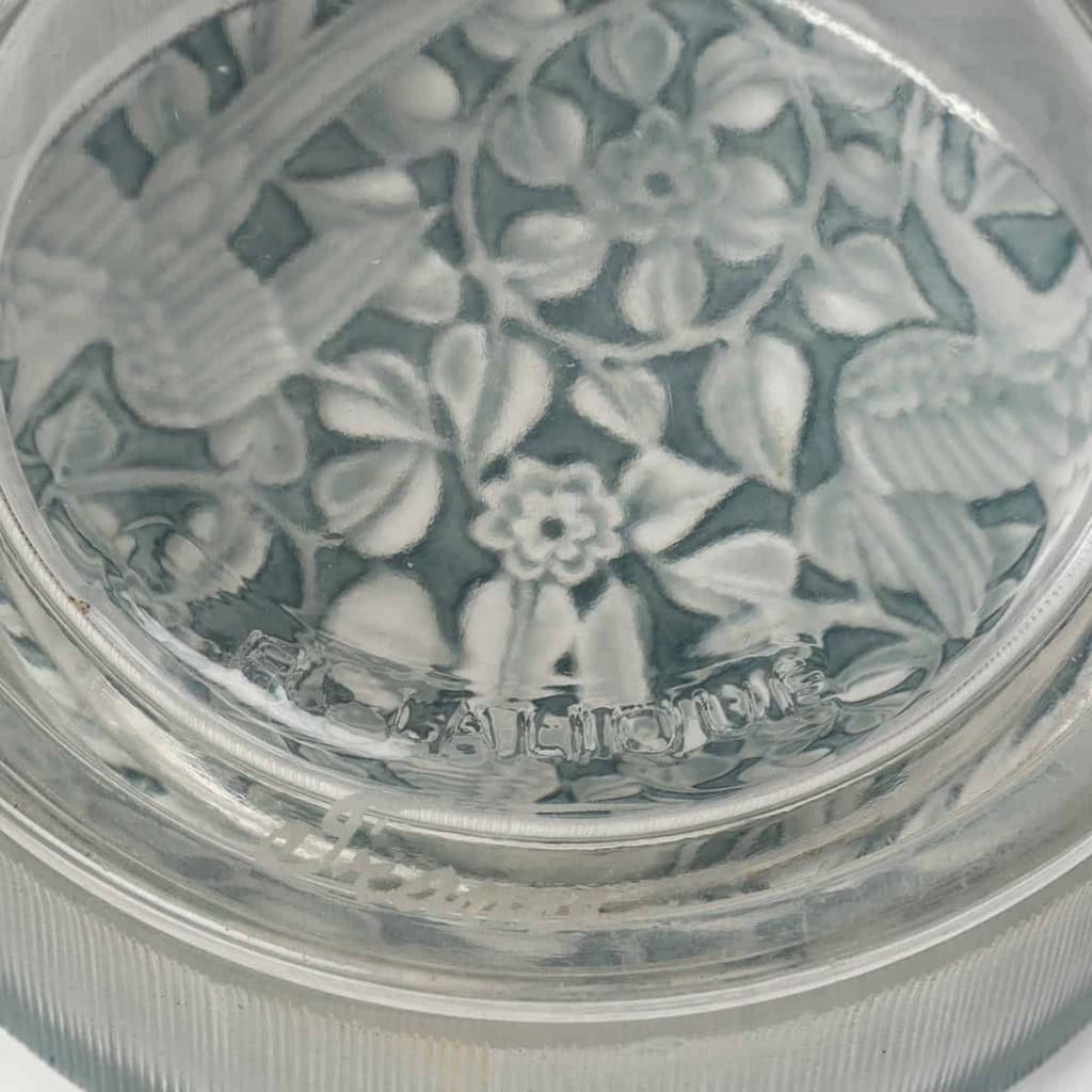 Boite « Compiègne » verre blanc patiné bleu de René LALIQUE | Biron Boite "Compiègne" verre blanc patiné bleu de René LALIQUE