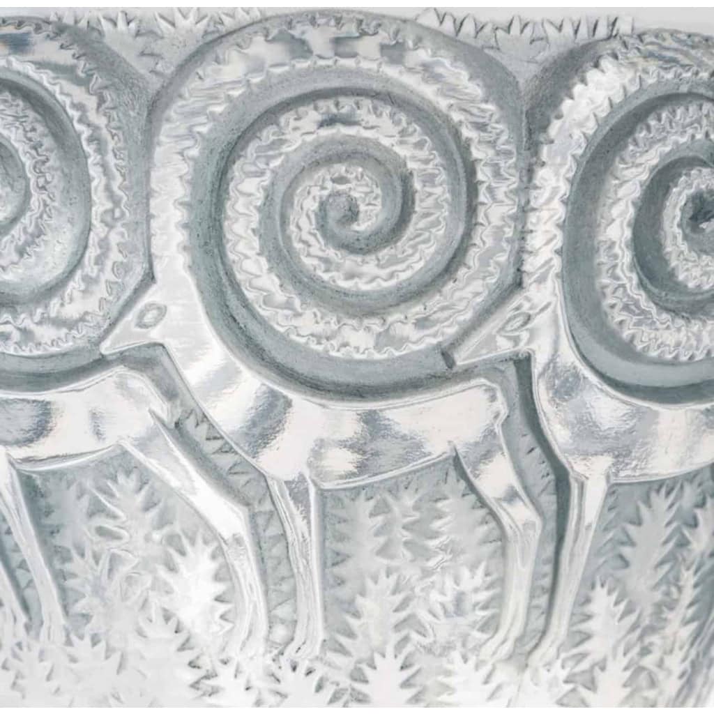 Vase « Rennes » verre blanc patiné bleu de René LALIQUE | Biron Vase "Rennes" verre blanc patiné bleu de René LALIQUE