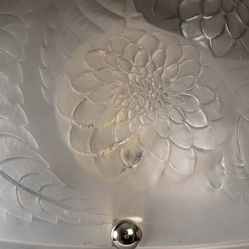 Paire de Lampes « Dahlias » verre blanc – piètements Art-Deco bronze nickelé de René LALIQUE | Biron Paire de Lampes "Dahlias" verre blanc - piètements Art-Deco bronze nickelé de René LALIQUE