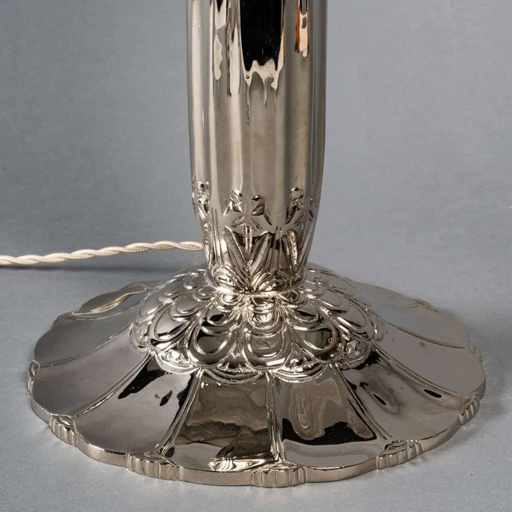 Paire de Lampes « Dahlias » verre blanc – piètements Art-Deco bronze nickelé de René LALIQUE | Biron Paire de Lampes "Dahlias" verre blanc - piètements Art-Deco bronze nickelé de René LALIQUE