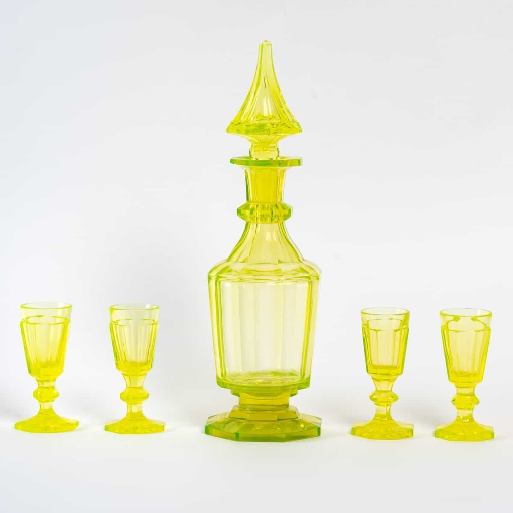Carafe en cristal de bohème, 4 goblets en ouraline, XIXème siècle | Biron ||||||||