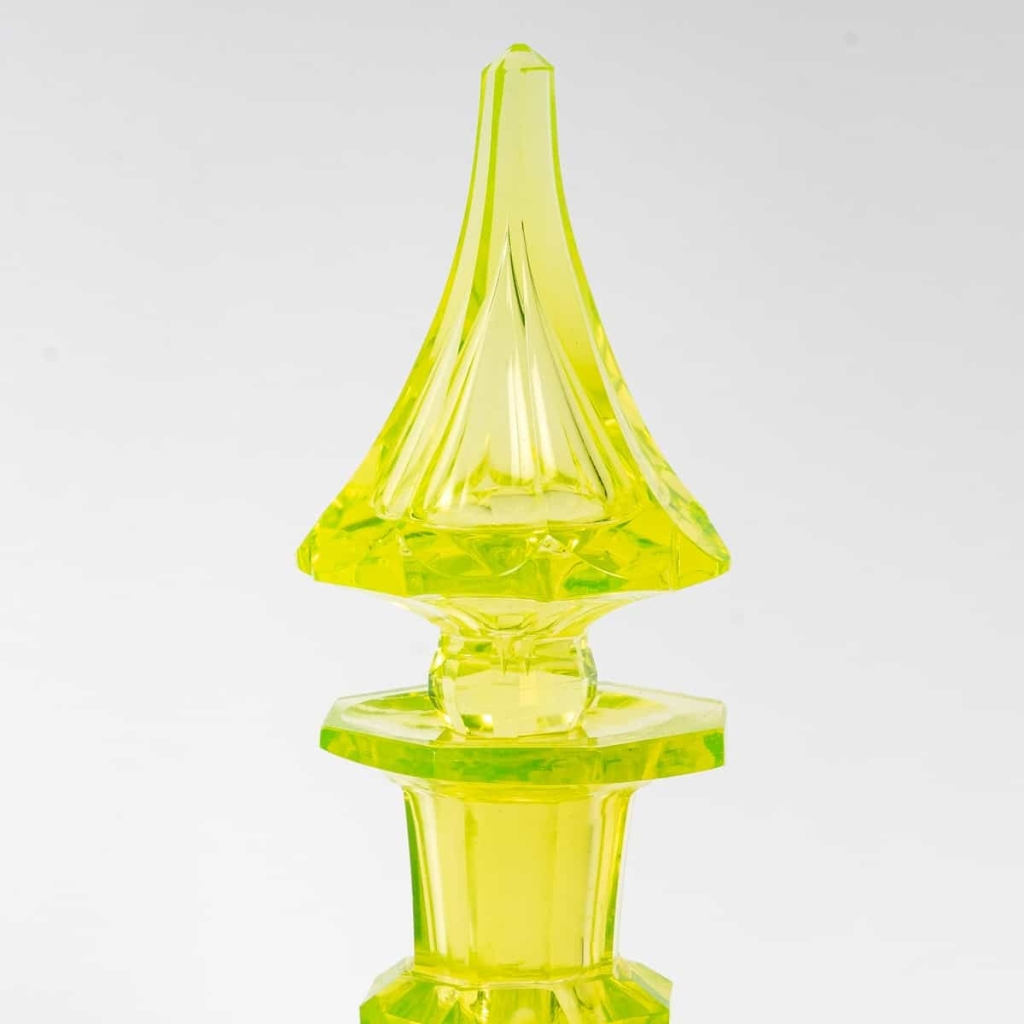 Carafe en cristal de bohème, 4 goblets en ouraline, XIXème siècle | Biron Carafe en cristal de bohème, 4 goblets en ouraline, XIXème siècle