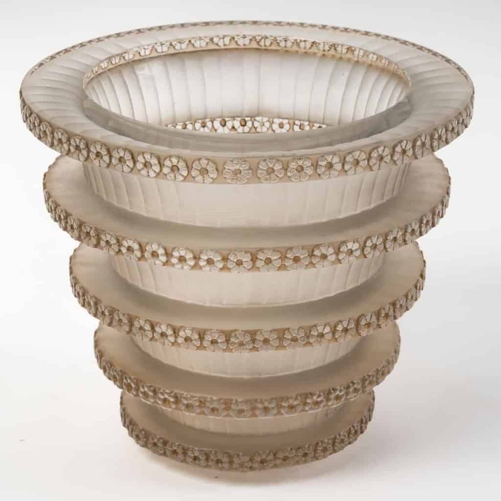 Vase « Chevreuse » verre blanc patiné sépia de René LALIQUE | Biron Vase "Chevreuse" verre blanc patiné sépia de René LALIQUE
