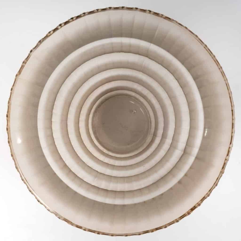 Vase « Chevreuse » verre blanc patiné sépia de René LALIQUE | Biron Vase "Chevreuse" verre blanc patiné sépia de René LALIQUE