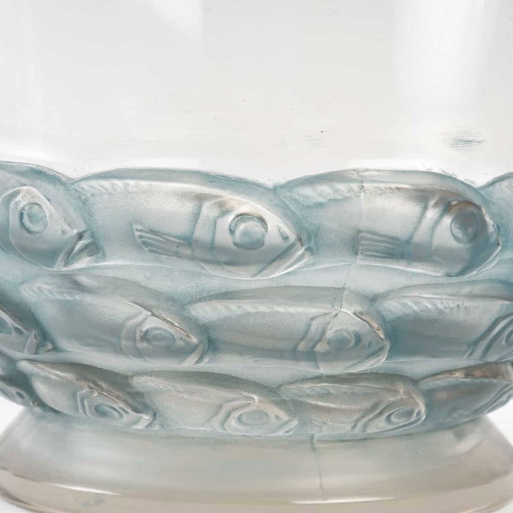 Vase « Monaco » verre blanc patiné bleu de René LALIQUE | Biron Vase "Monaco" verre blanc patiné bleu de René LALIQUE