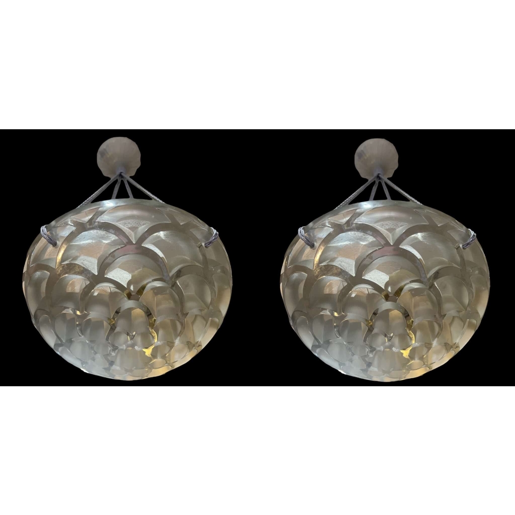 Paire de Suspensions Plafonniers « Rinceaux » verre blanc de René LALIQUE | Biron ||||||