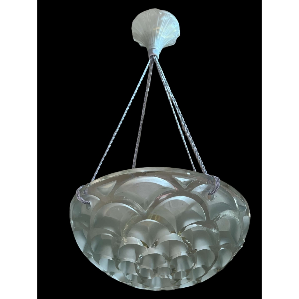 Paire de Suspensions Plafonniers « Rinceaux » verre blanc de René LALIQUE | Biron Paire de Suspensions Plafonniers "Rinceaux" verre blanc de René LALIQUE