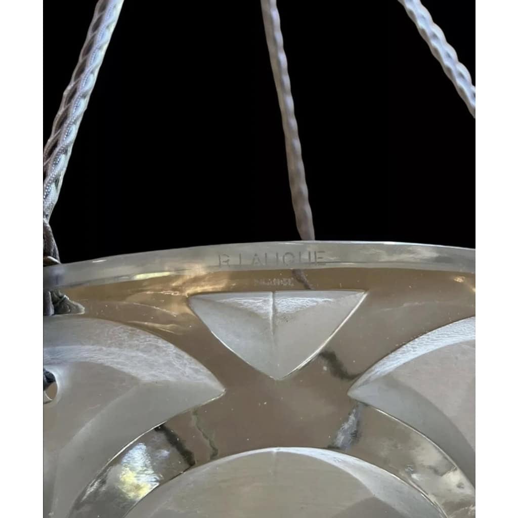 Paire de Suspensions Plafonniers « Rinceaux » verre blanc de René LALIQUE | Biron Paire de Suspensions Plafonniers "Rinceaux" verre blanc de René LALIQUE