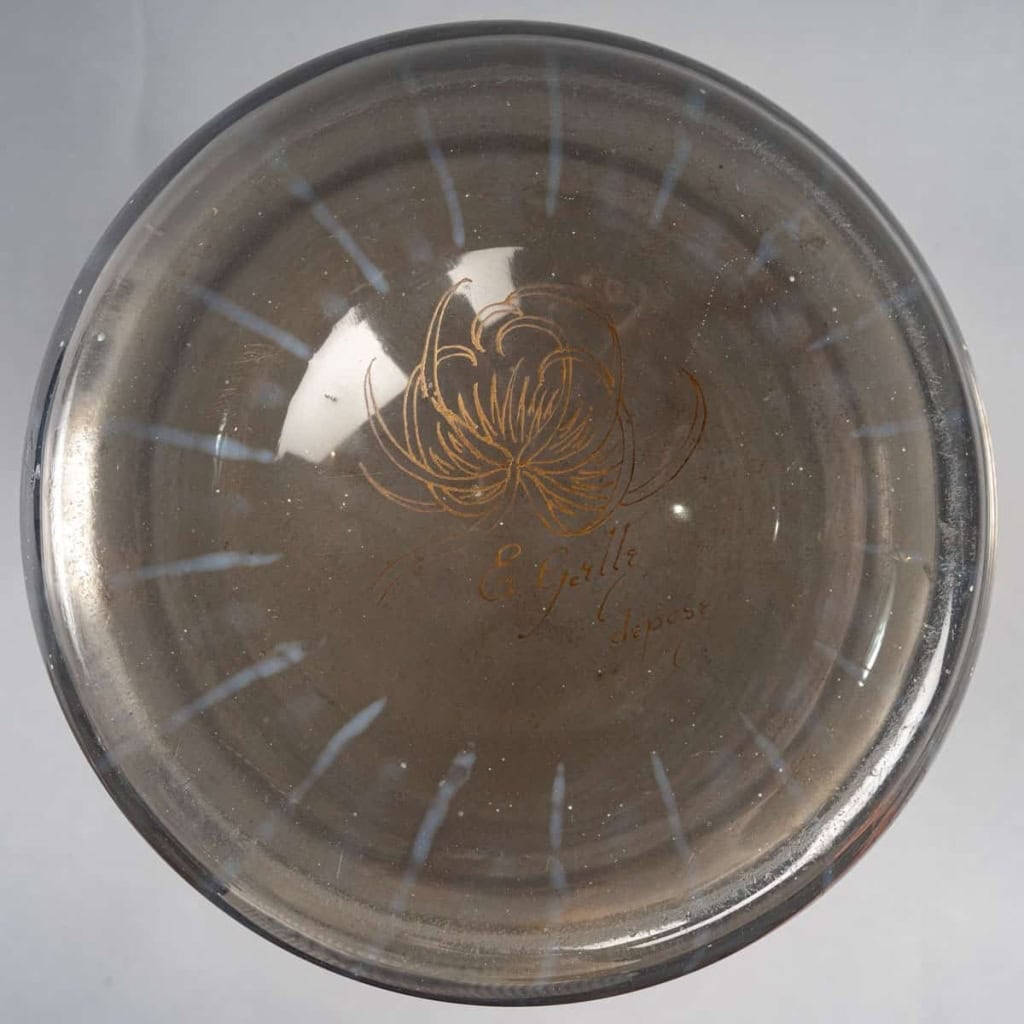Vase « Chardons et Symphorines » verre gris et opalescent émaillé d’Emile Gallé | Biron Vase "Chardons et Symphorines" verre gris et opalescent émaillé d'Emile Gallé