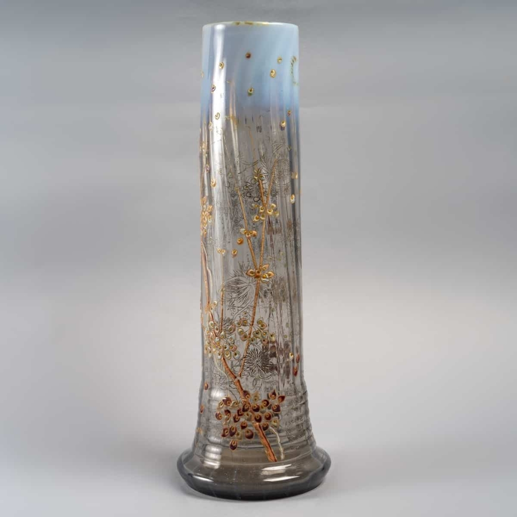 Vase « Chardons et Symphorines » verre gris et opalescent émaillé d’Emile Gallé | Biron Vase "Chardons et Symphorines" verre gris et opalescent émaillé d'Emile Gallé