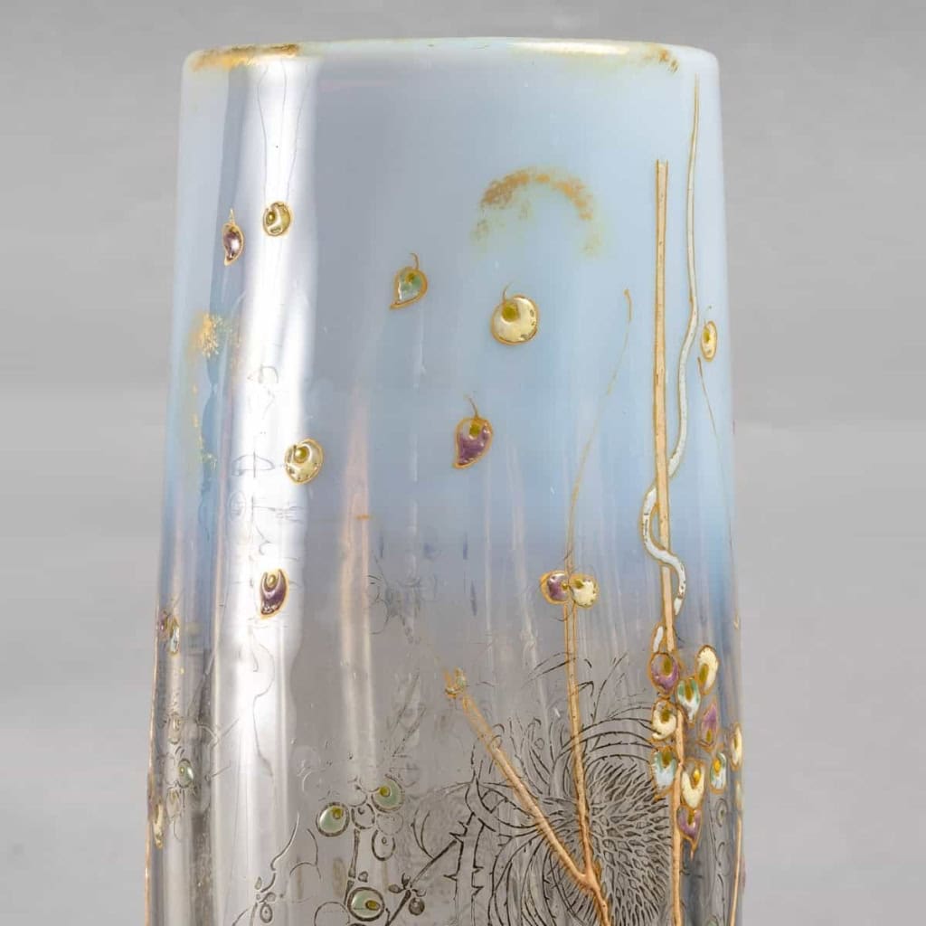 Vase « Chardons et Symphorines » verre gris et opalescent émaillé d’Emile Gallé | Biron Vase "Chardons et Symphorines" verre gris et opalescent émaillé d'Emile Gallé