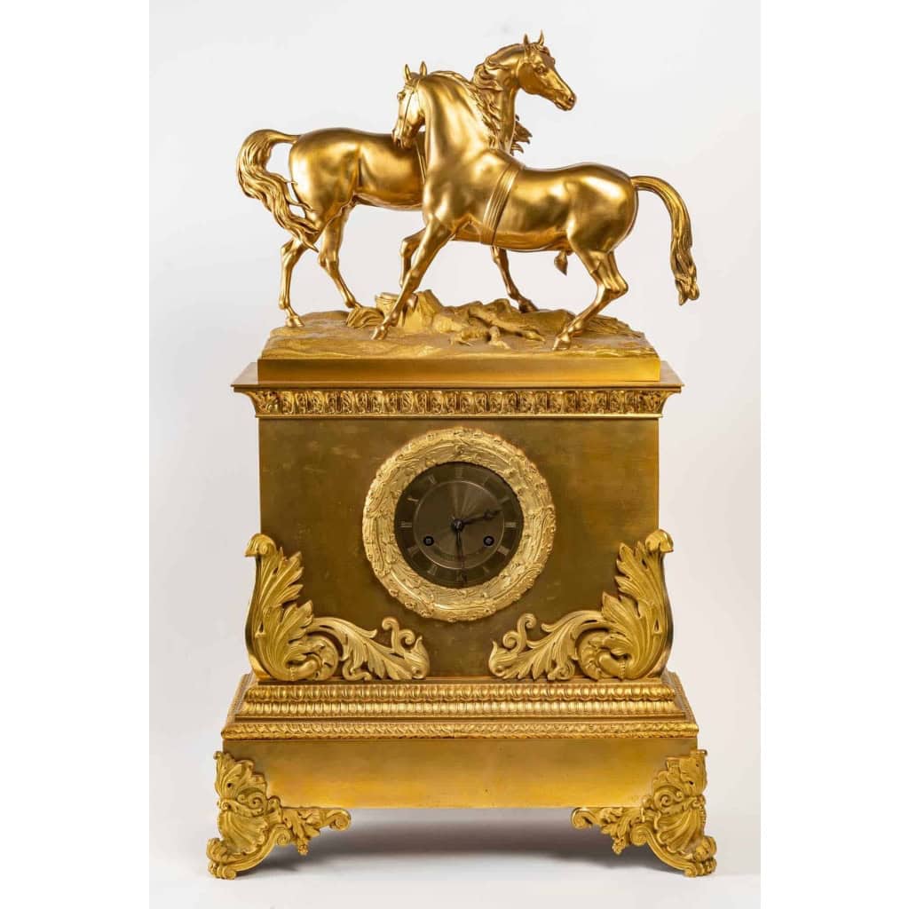Pendule de restauration en bronze doré, XIXème siècle | Biron ||||||||||