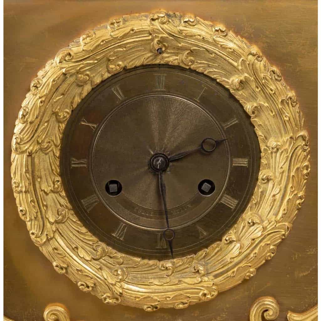 Pendule de restauration en bronze doré, XIXème siècle | Biron Pendule de restauration en bronze doré, XIXème siècle