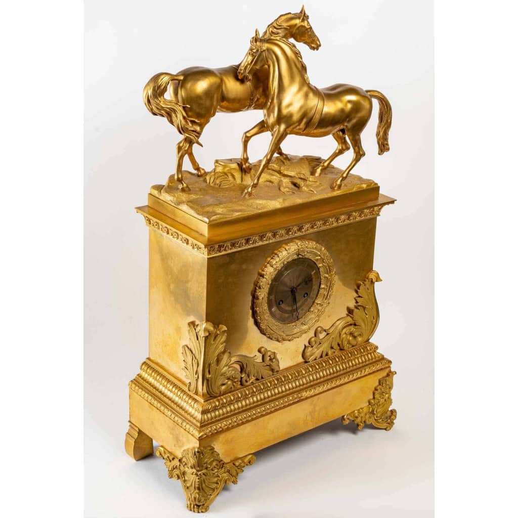 Pendule de restauration en bronze doré, XIXème siècle | Biron Pendule de restauration en bronze doré, XIXème siècle