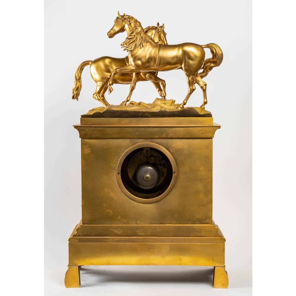 Pendule de restauration en bronze doré, XIXème siècle | Biron Pendule de restauration en bronze doré, XIXème siècle