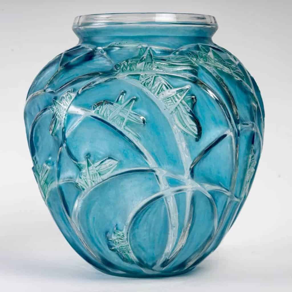 Vase « Sauterelles » verre blanc patiné bleu et vert de René LALIQUE | Biron |||||||