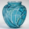 Vase « Sauterelles » verre blanc patiné bleu et vert de René LALIQUE | Biron Vase "Sauterelles" verre blanc patiné bleu et vert de René LALIQUE