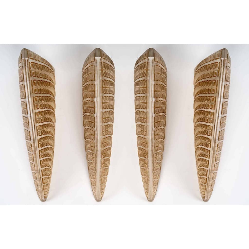 Suite d’Appliques « Fougères » verre blanc patiné sépia de René LALIQUE | Biron ||||||||