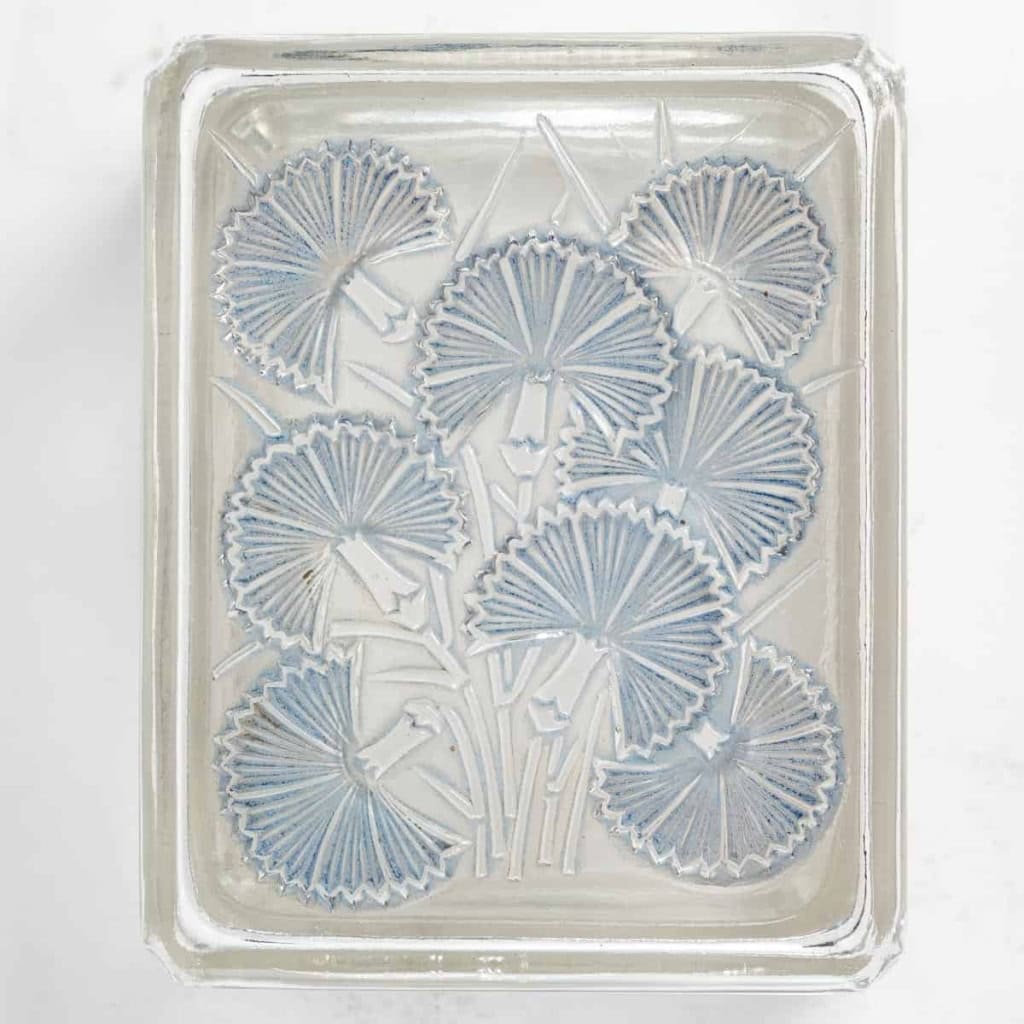 Boite « Bluets » verre blanc patiné bleu de René LALIQUE | Biron Boite "Bluets" verre blanc patiné bleu de René LALIQUE