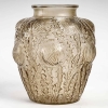Vase « Domrémy » verre blanc patiné gris de René LALIQUE | Biron |||||||