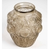 Vase « Domrémy » verre blanc patiné gris de René LALIQUE | Biron Vase "Domrémy" verre blanc patiné gris de René LALIQUE