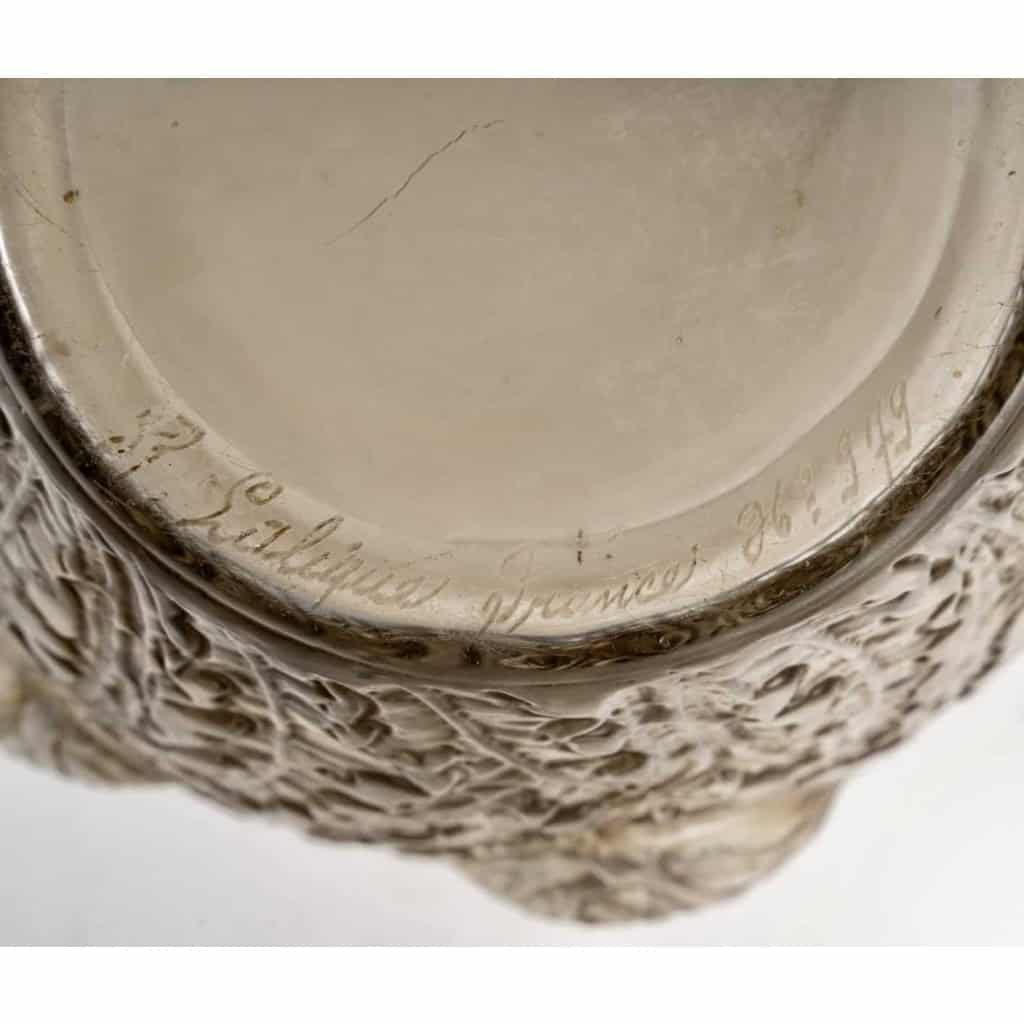 Vase « Domrémy » verre blanc patiné gris de René LALIQUE | Biron Vase "Domrémy" verre blanc patiné gris de René LALIQUE