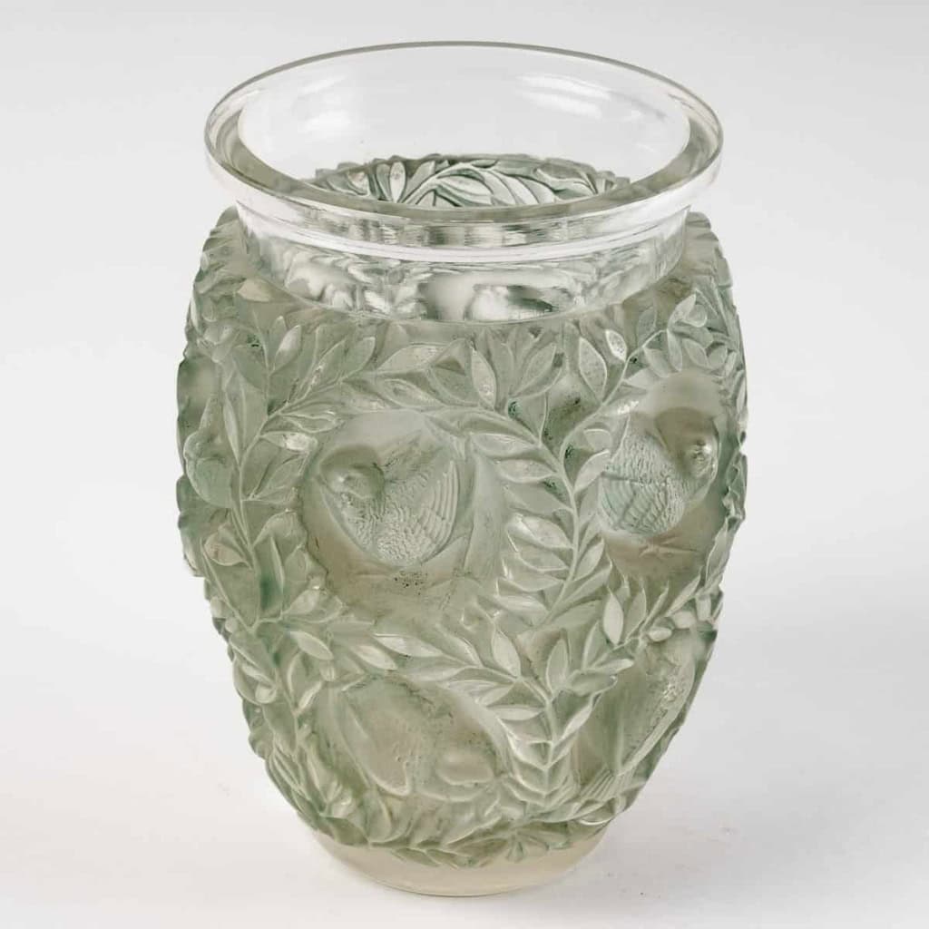 Vase « Bagatelle » verre blanc patiné vert de René LALIQUE | Biron Vase "Bagatelle" verre blanc patiné vert de René LALIQUE