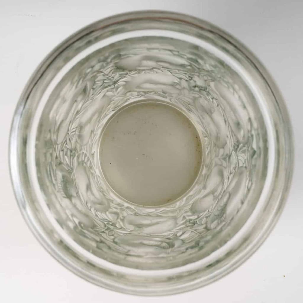Vase « Bagatelle » verre blanc patiné vert de René LALIQUE | Biron Vase "Bagatelle" verre blanc patiné vert de René LALIQUE