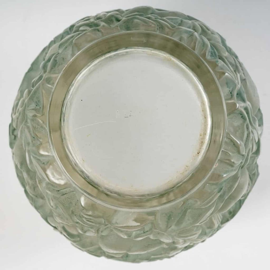 Vase « Bagatelle » verre blanc patiné vert de René LALIQUE | Biron Vase "Bagatelle" verre blanc patiné vert de René LALIQUE