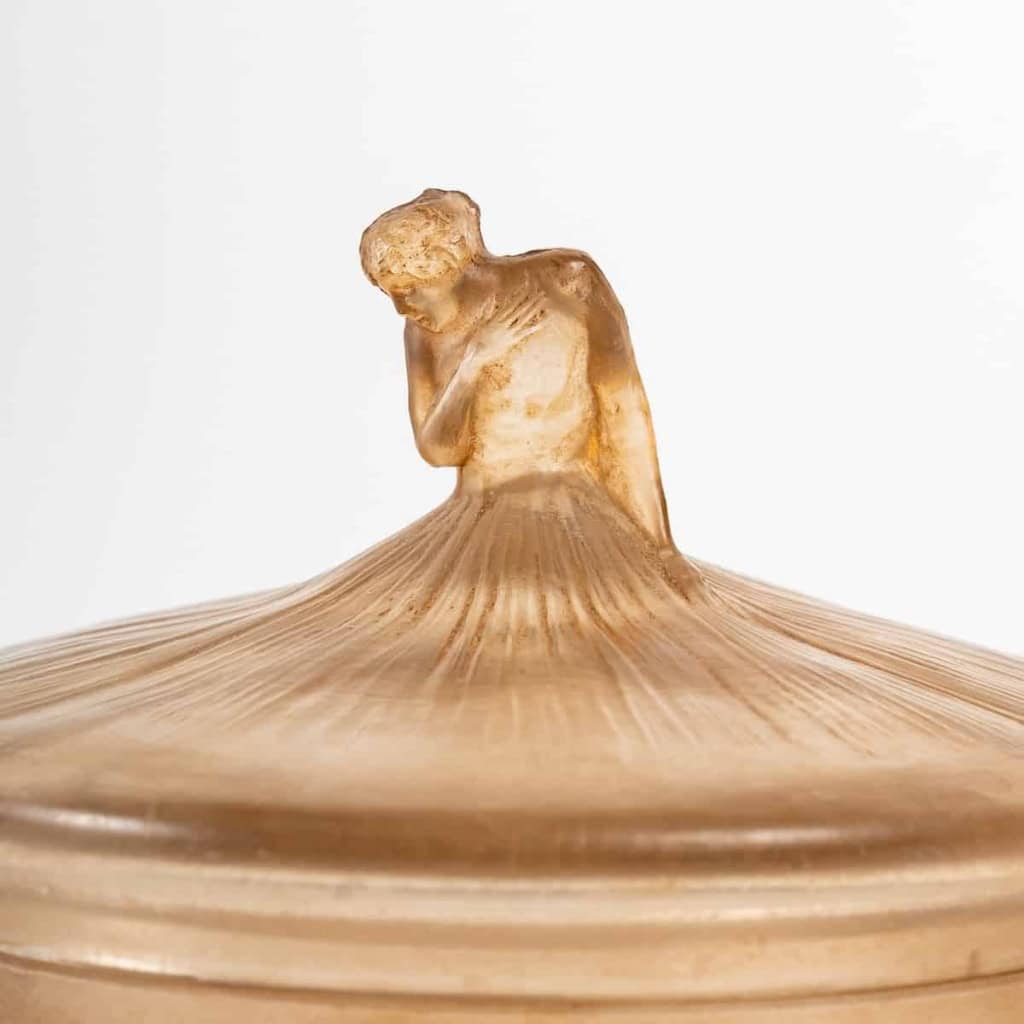 Boite "Degas" verre blanc patiné sépia de René LALIQUE