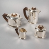 Service Thé et Café Pans Coupés en argent massif et prises en palissandre de Jean E. Puiforcat | Biron Service Thé et Café Pans Coupés en argent massif et prises en palissandre de Jean E. Puiforcat
