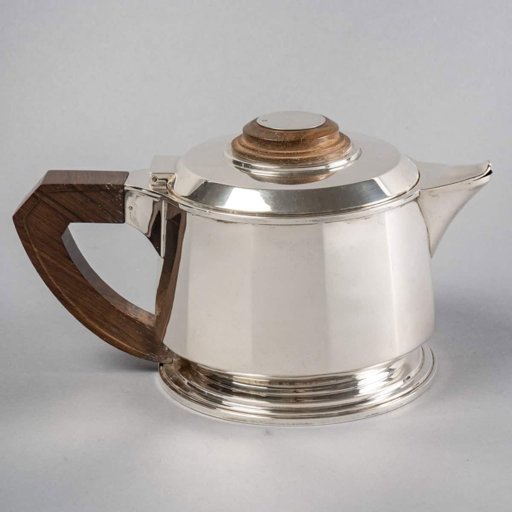 Service Thé et Café Pans Coupés en argent massif et prises en palissandre de Jean E. Puiforcat | Biron Service Thé et Café Pans Coupés en argent massif et prises en palissandre de Jean E. Puiforcat