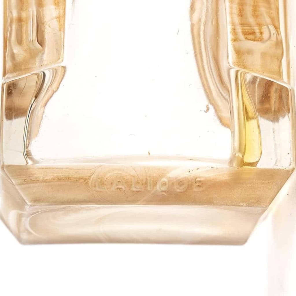 Flacon « Ambre » verre blanc patiné sépia de René LALIQUE | Biron Flacon "Ambre" verre blanc patiné sépia de René LALIQUE